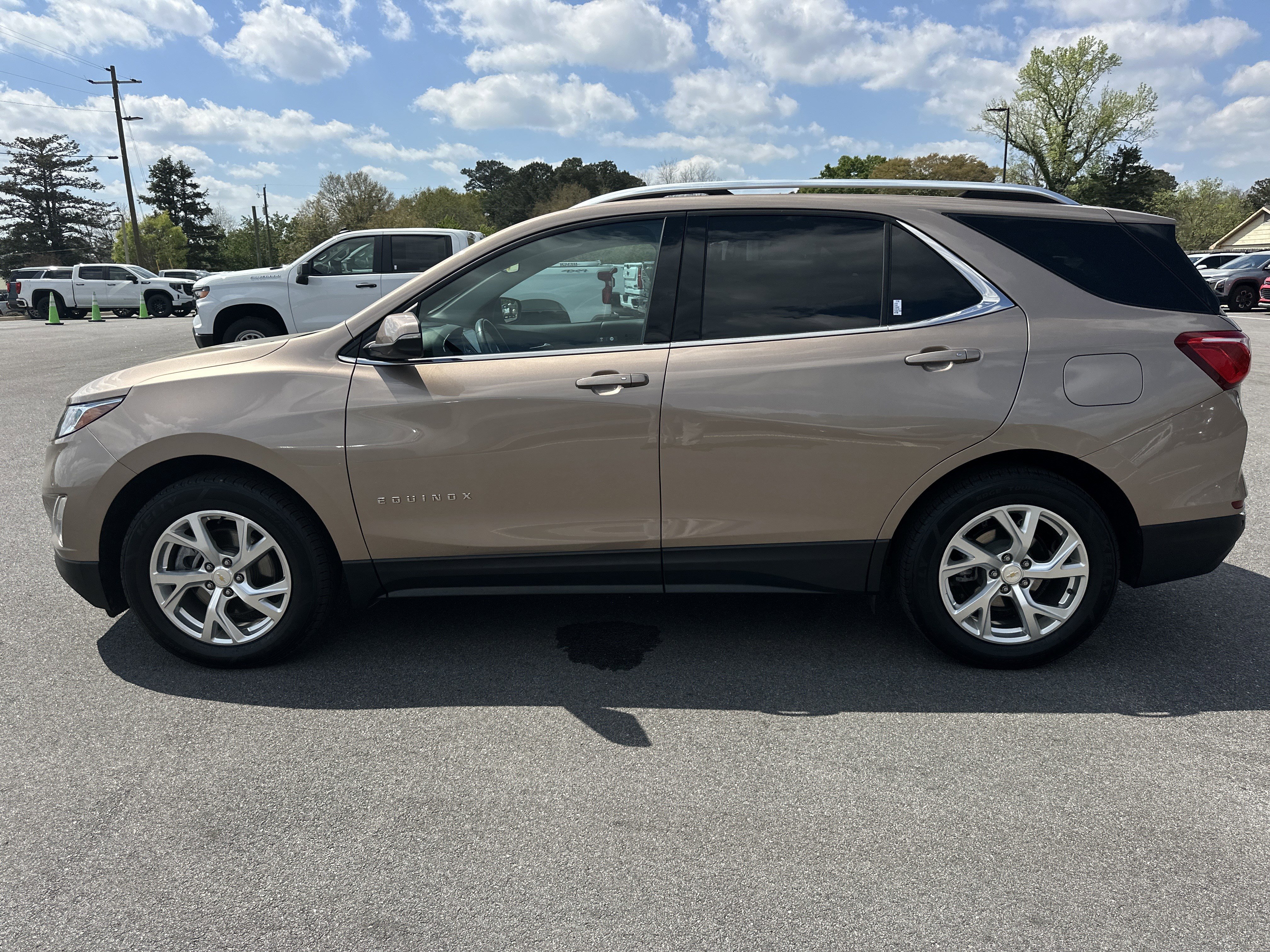 Used 2019 Chevrolet Equinox LT w/ Sun & Navigation Package image 9