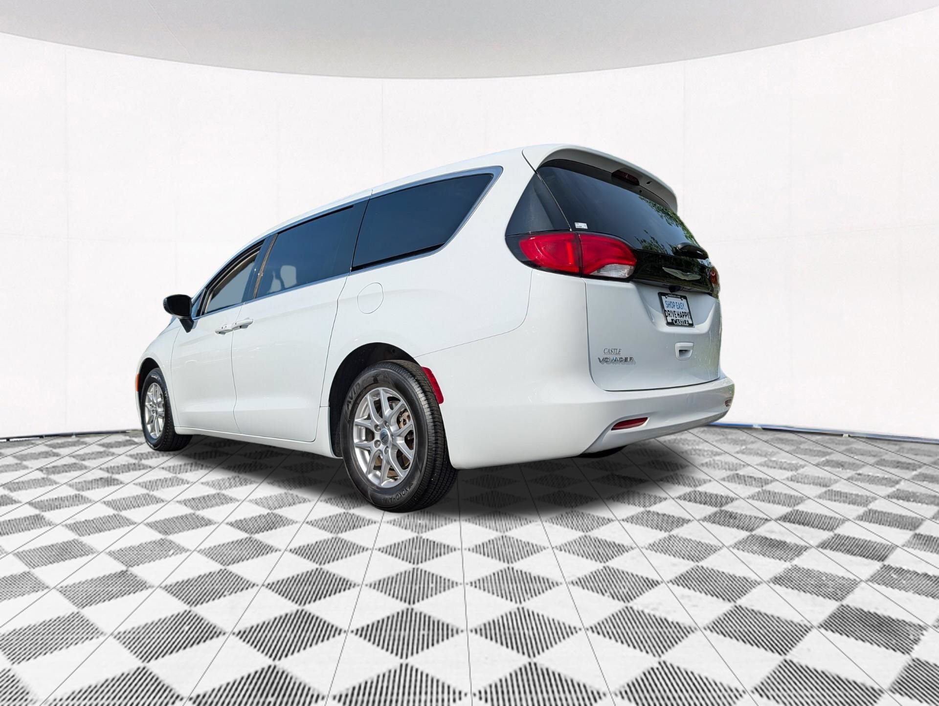 Used 2024 Chrysler Voyager LX FWD image 10