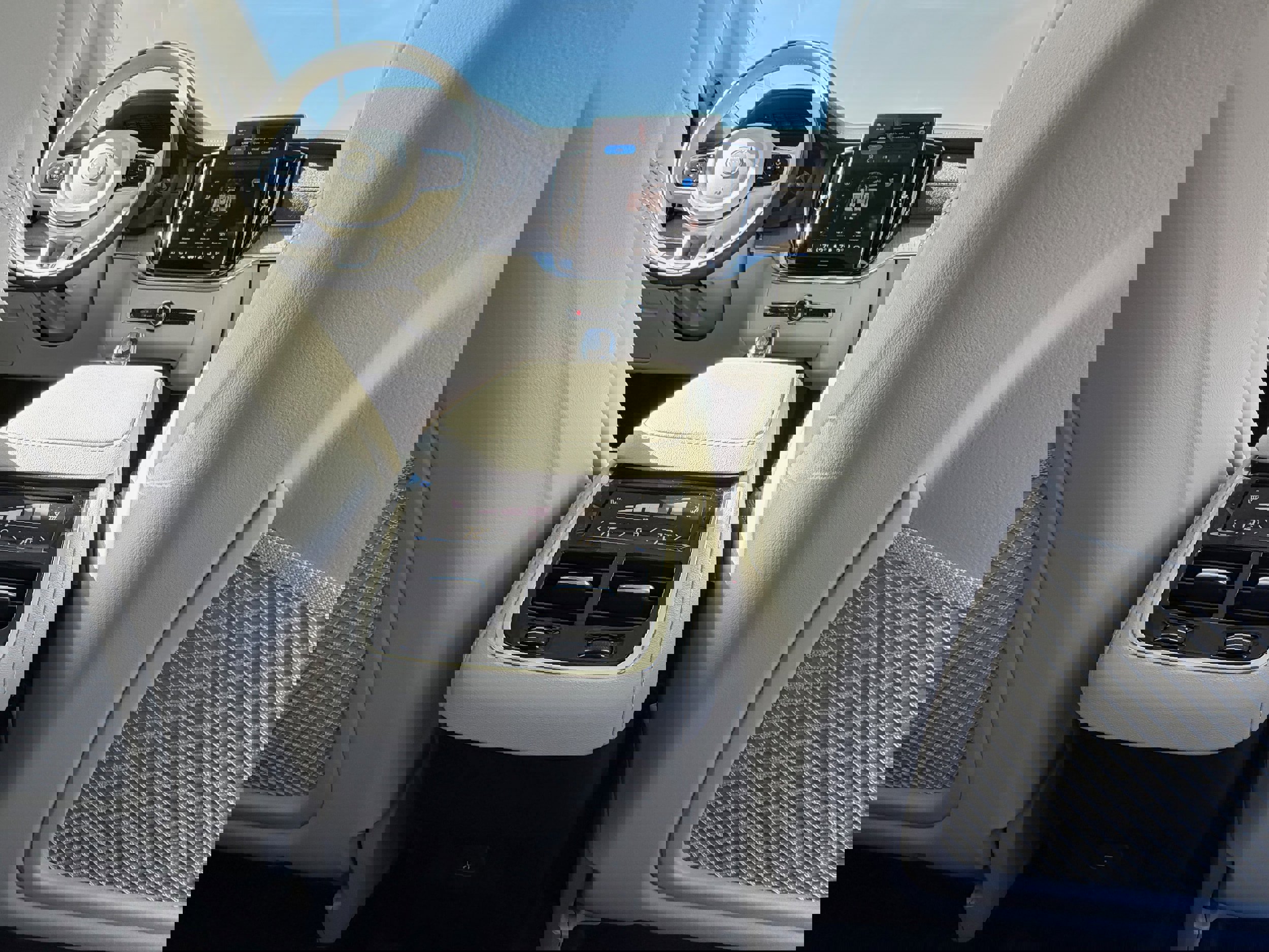 New 2026 Volvo XC90 B6 Ultra w/ Protection Package image 12