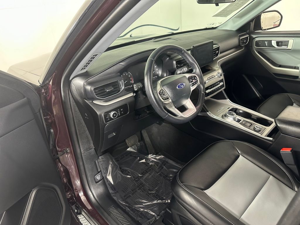 Used 2023 Ford Explorer XLT w/ Equipment Group 202A image 17