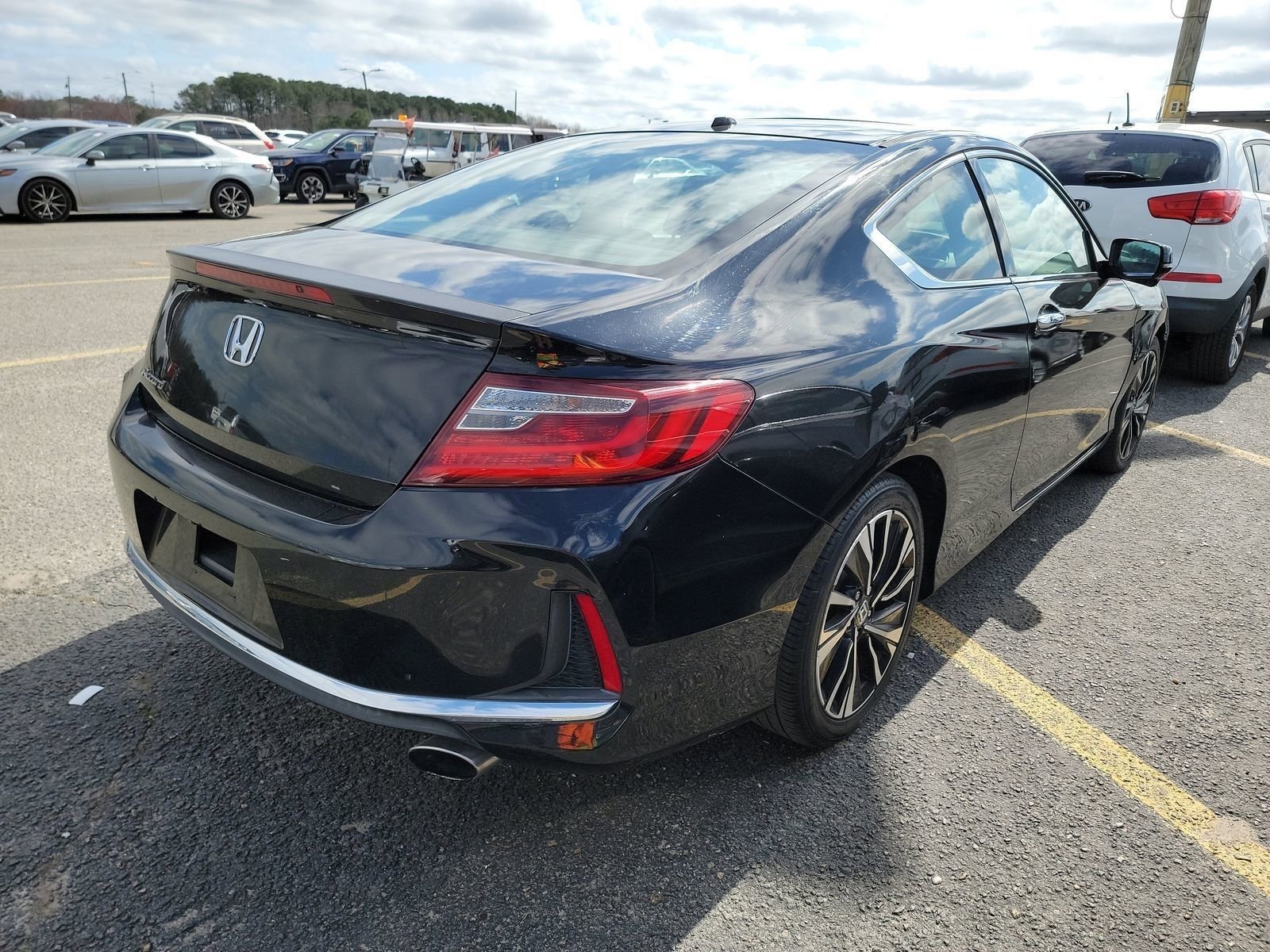 Used 2017 Honda Accord EX image 4
