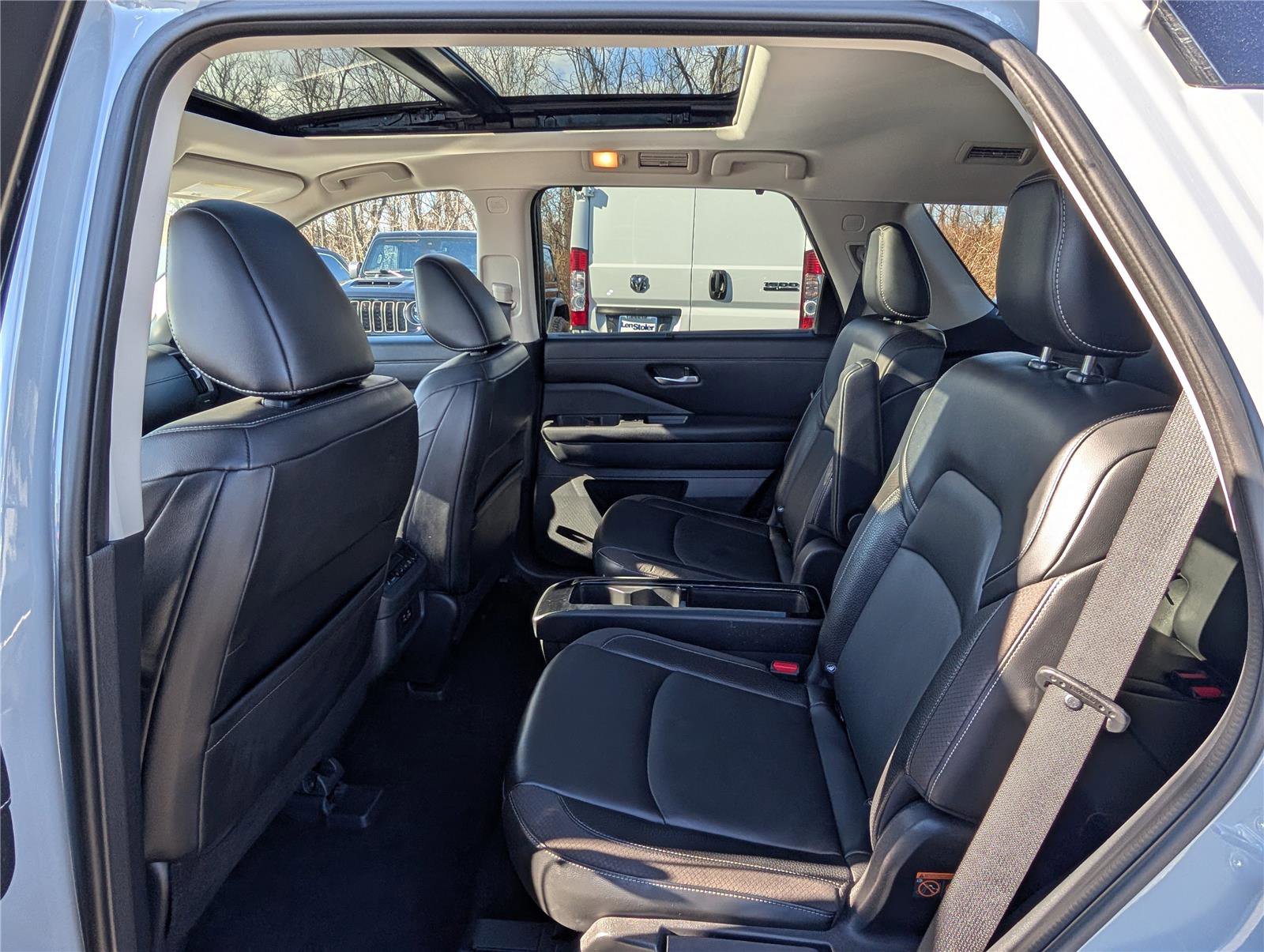 Used 2022 Nissan Pathfinder SL w/ SL Premium Package image 15