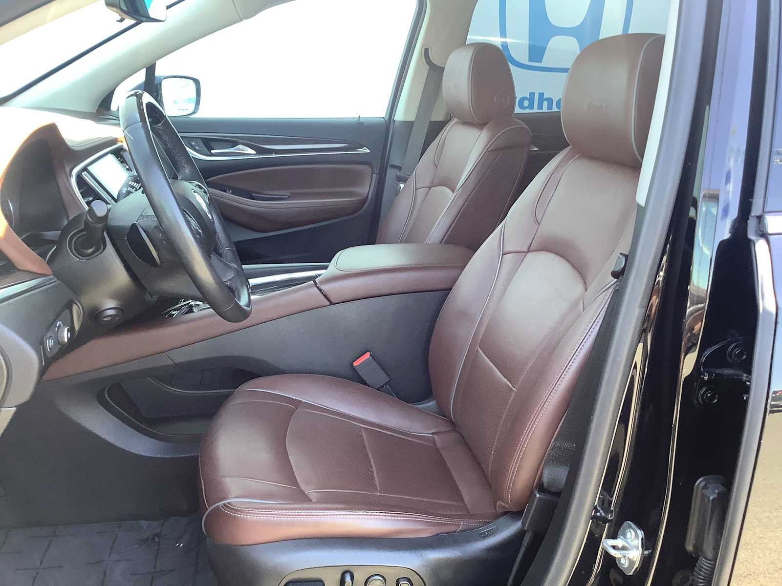 Used 2021 Buick Enclave Avenir w/ Avenir Technology Package AWD/4WD image 11