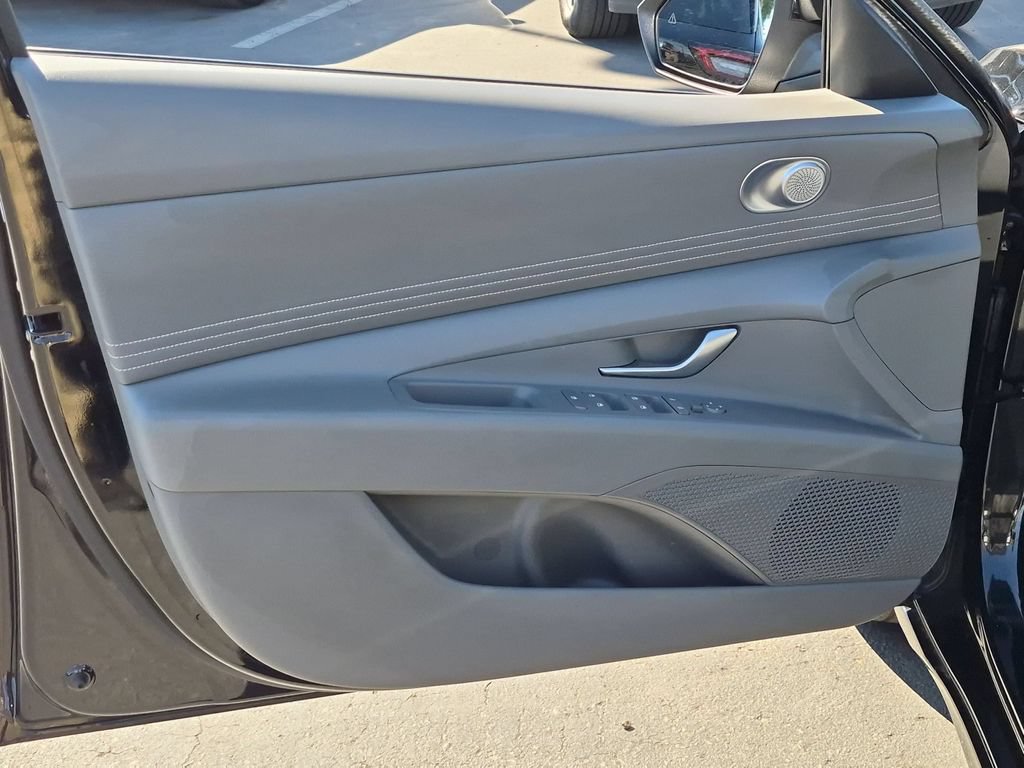Used 2025 Hyundai Elantra SEL FWD image 11