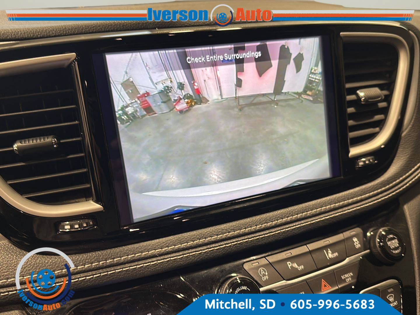 Used 2021 Chrysler Pacifica Touring-L w/ S Appearance Package AWD/4WD image 19