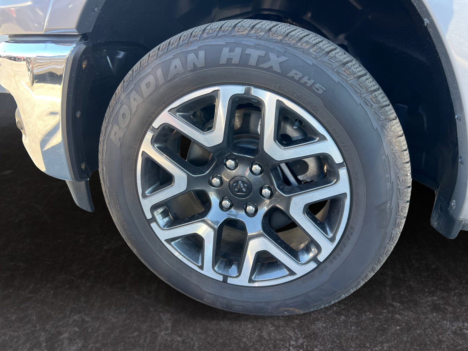 Used 2025 RAM 1500 Laramie image 14