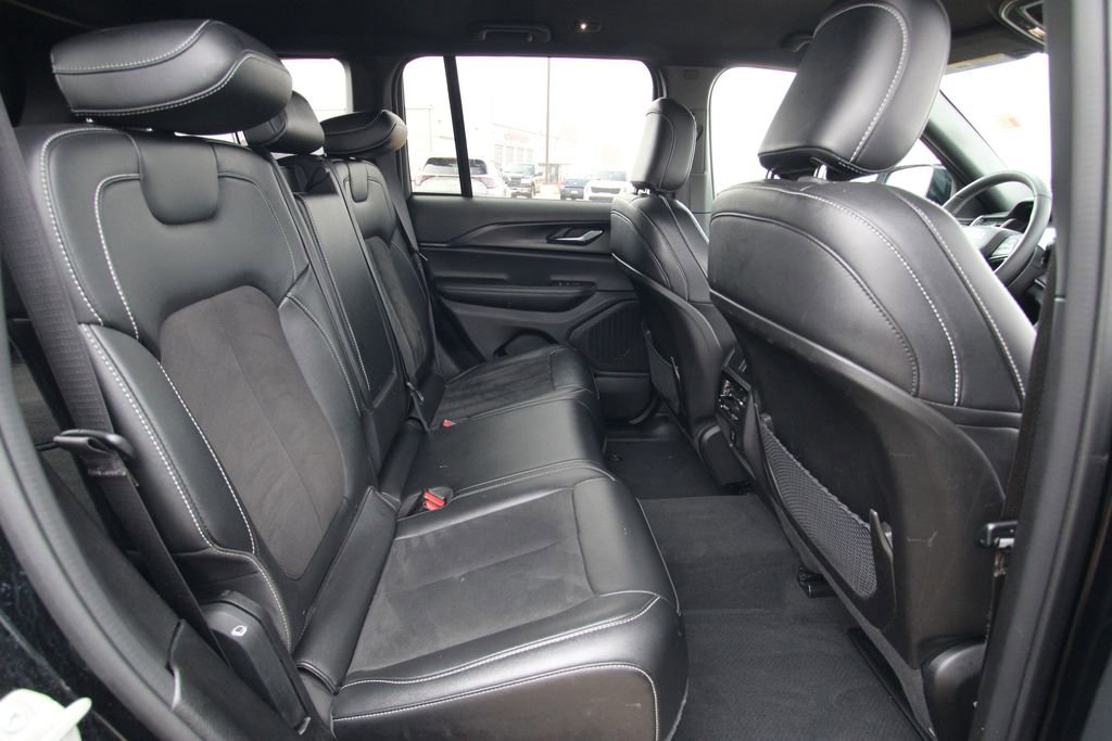 Used 2024 Jeep Grand Cherokee Altitude image 9