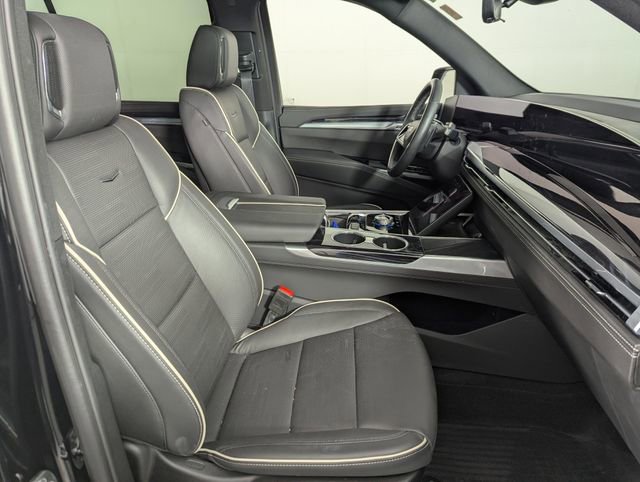 Used 2025 Cadillac Escalade ESV Sport w/ Touring Package image 23
