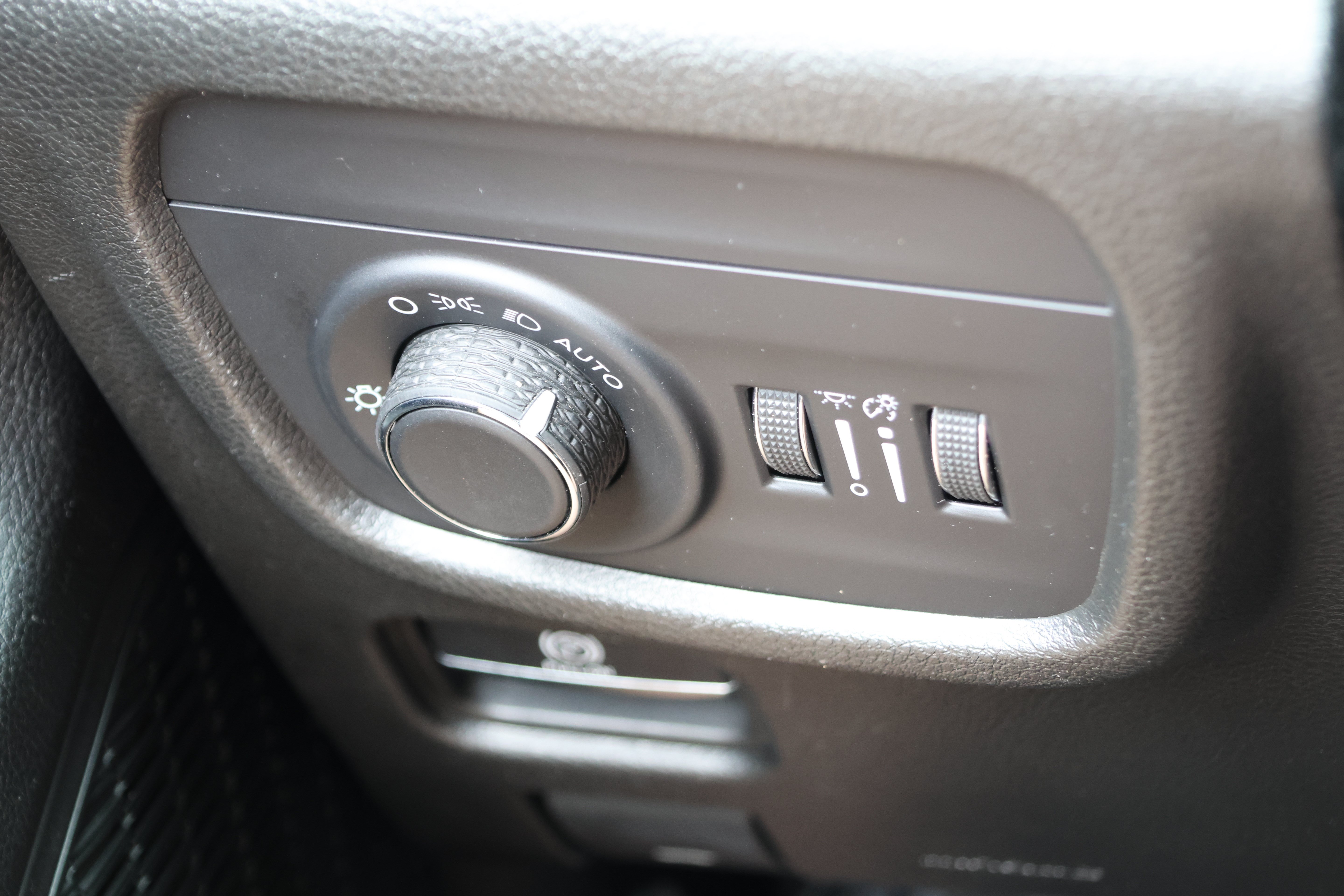 Used 2023 Jeep Grand Cherokee Altitude AWD/4WD image 15