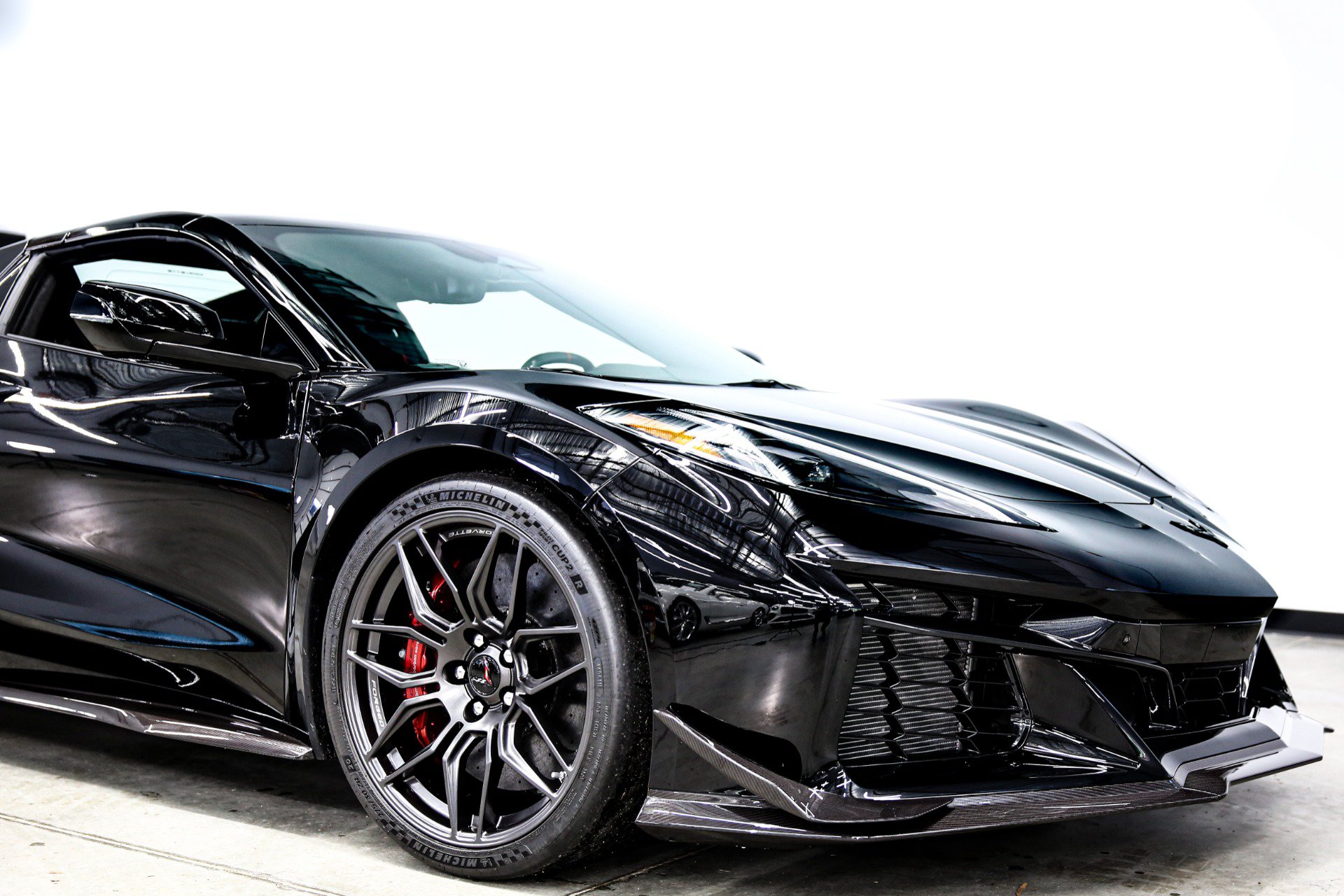 Used 2024 Chevrolet Corvette Z06 w/ Z07 Performance Package RWD image 3