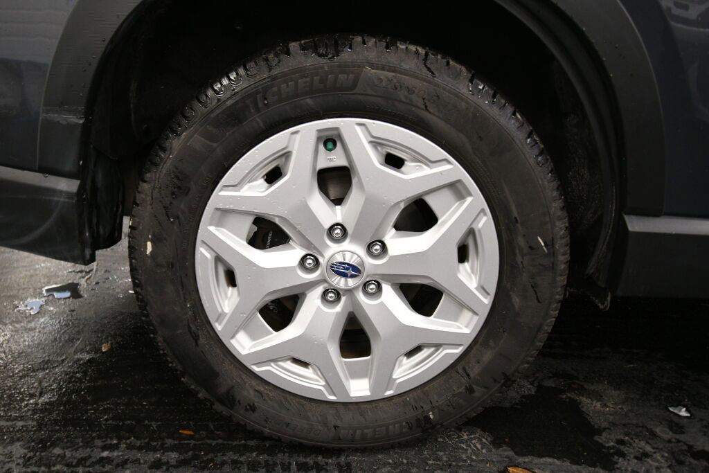 Used 2022 Subaru Forester Base image 29