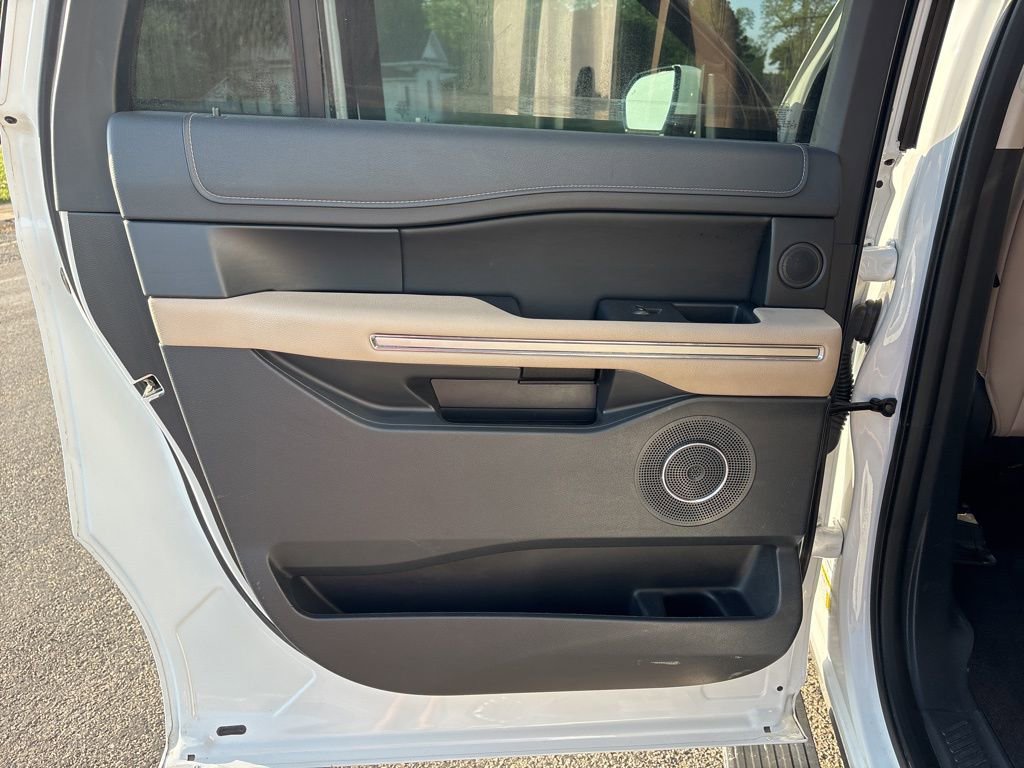 Used 2023 Ford Expedition Max Limited image 19