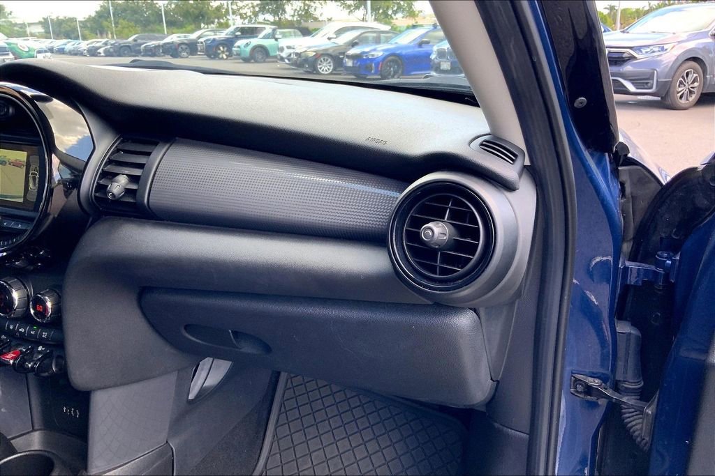 Used 2018 MINI Cooper 4-Door Hardtop image 15