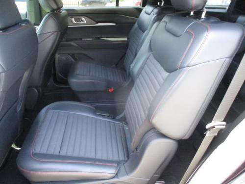 Used 2025 Ford Explorer ST-Line w/ Premium Package image 8