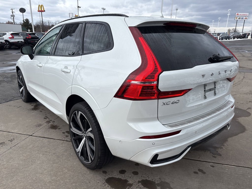 Certified 2024 Volvo XC60 B5 Ultimate w/ Protection Package Premier image 8
