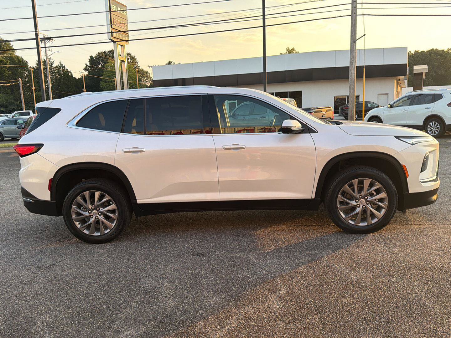 Used 2025 Buick Enclave Preferred FWD image 15