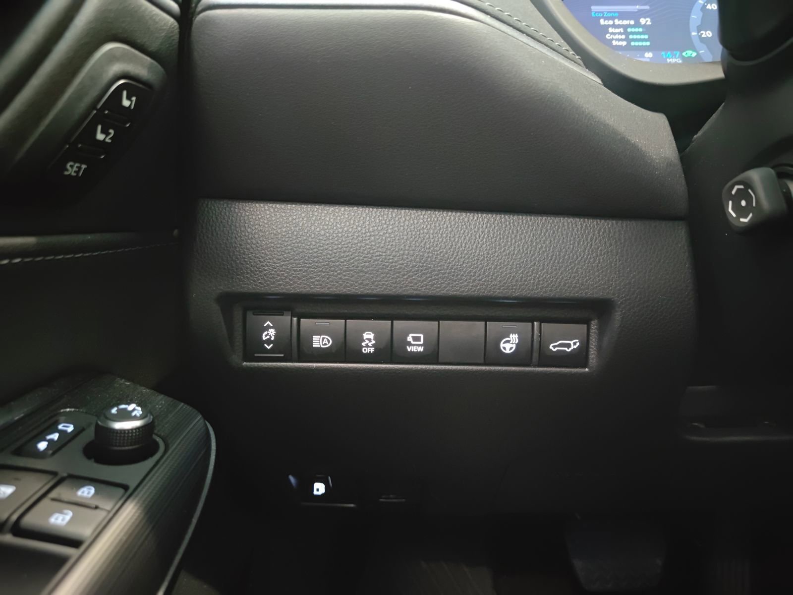 Used 2024 Toyota Venza Limited image 12