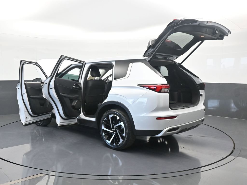 Used 2023 Mitsubishi Outlander SE image 83
