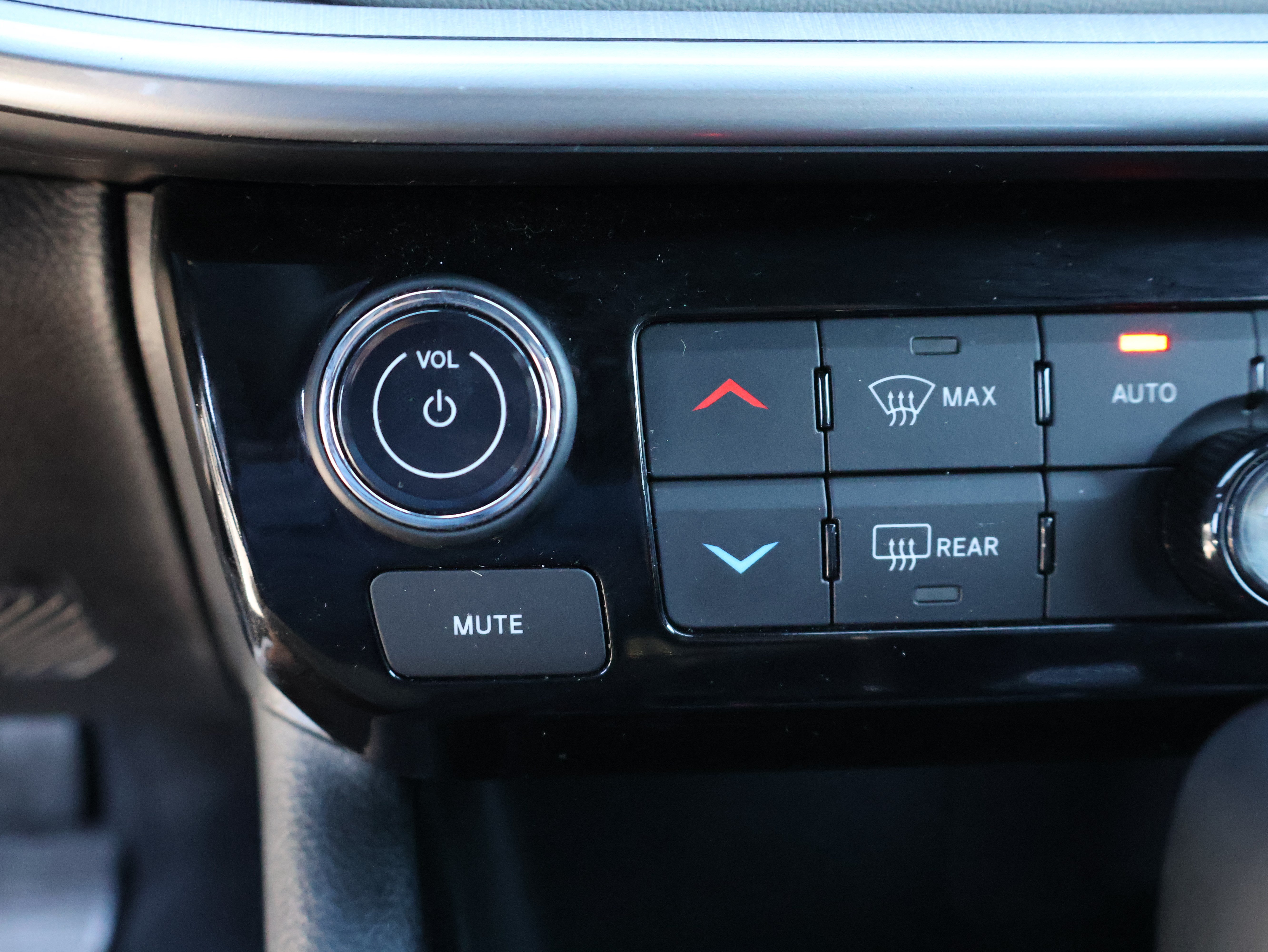 Used 2025 Jeep Compass Limited AWD/4WD image 26