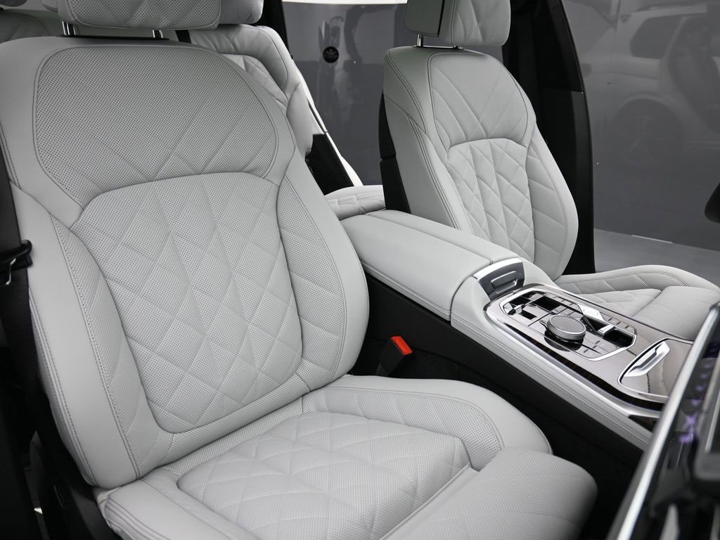 Used 2026 BMW X7 xDrive40i w/ M Sport Package image 22