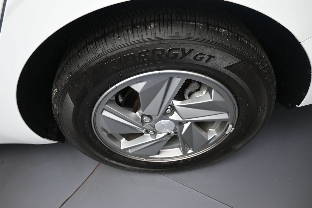 Certified 2025 Hyundai Elantra SE w/ Cargo Package FWD image 15