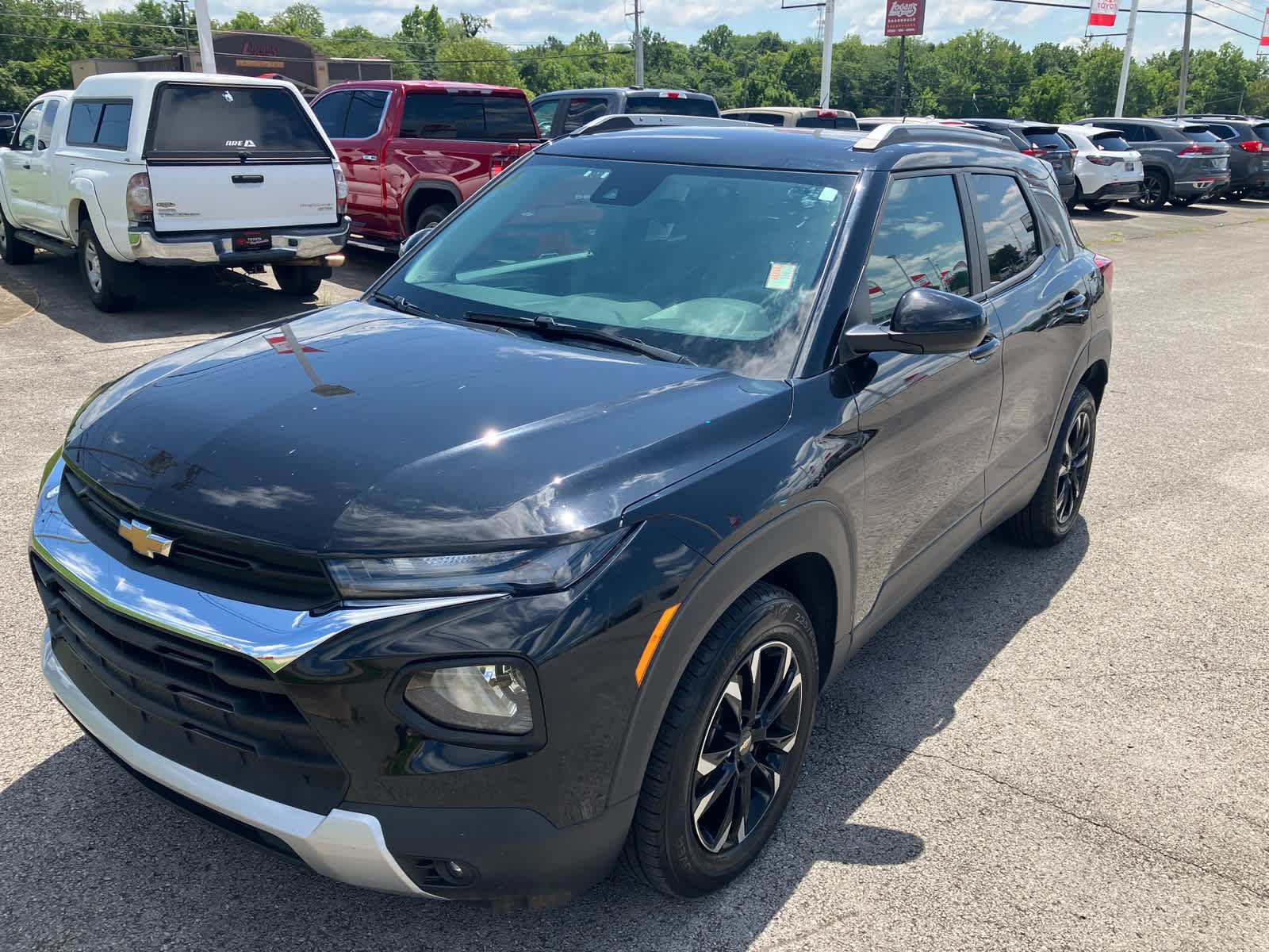 Used 2023 Chevrolet TrailBlazer LT FWD image 3