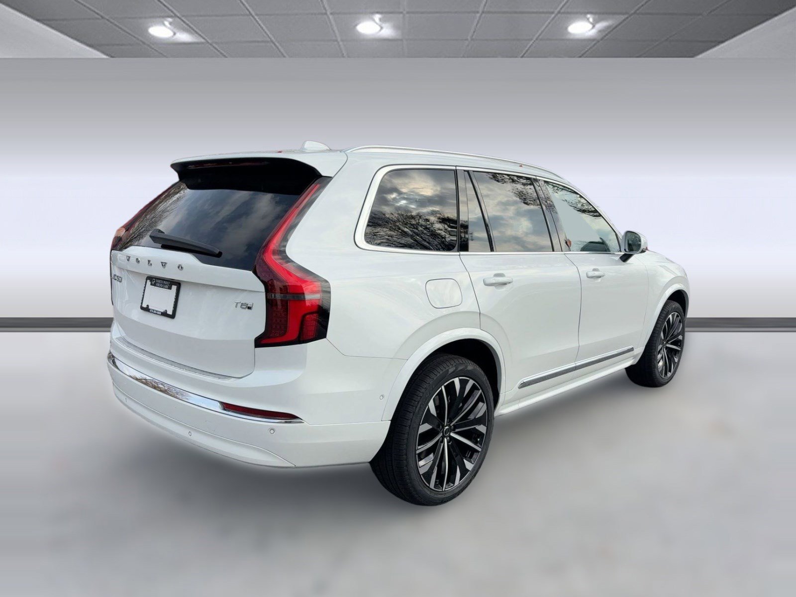 New 2026 Volvo XC90 T8 Plus w/ Protection Package Premier image 9