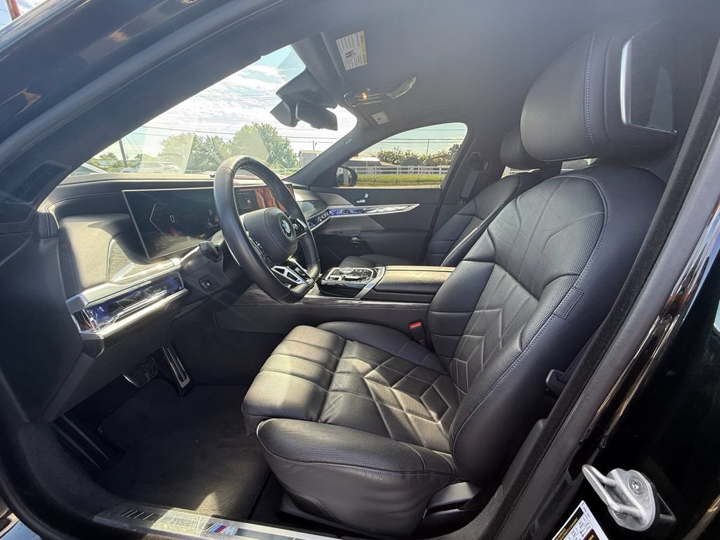 Used 2025 BMW 740i xDrive AWD/4WD image 12