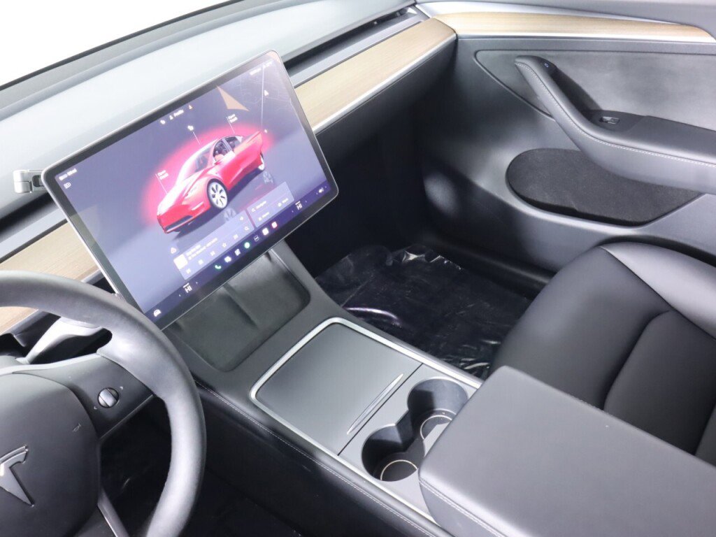 Used 2024 Tesla Model Y Long Range image 32