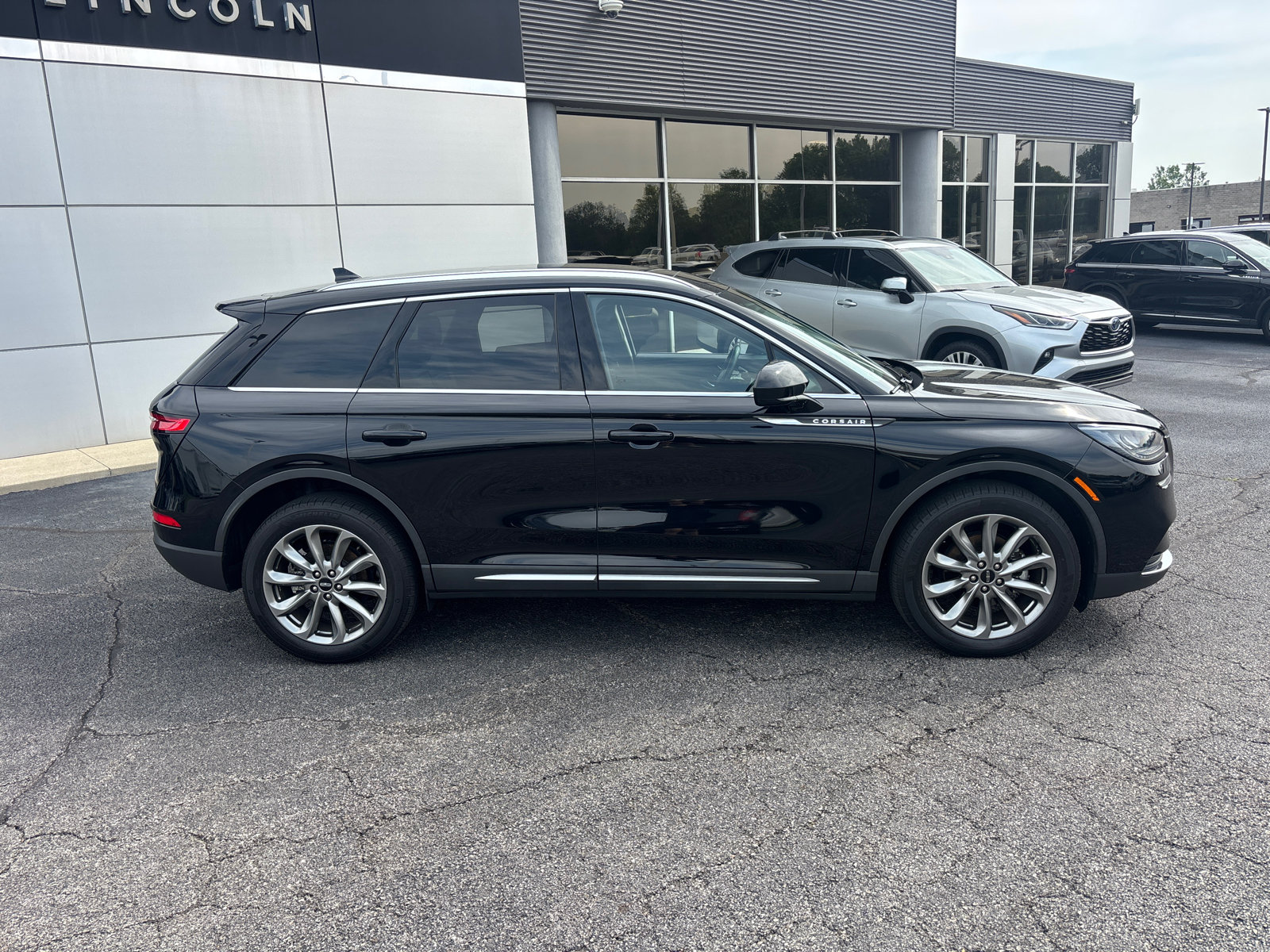 Certified 2022 Lincoln Corsair AWD w/ Premium Package image 8