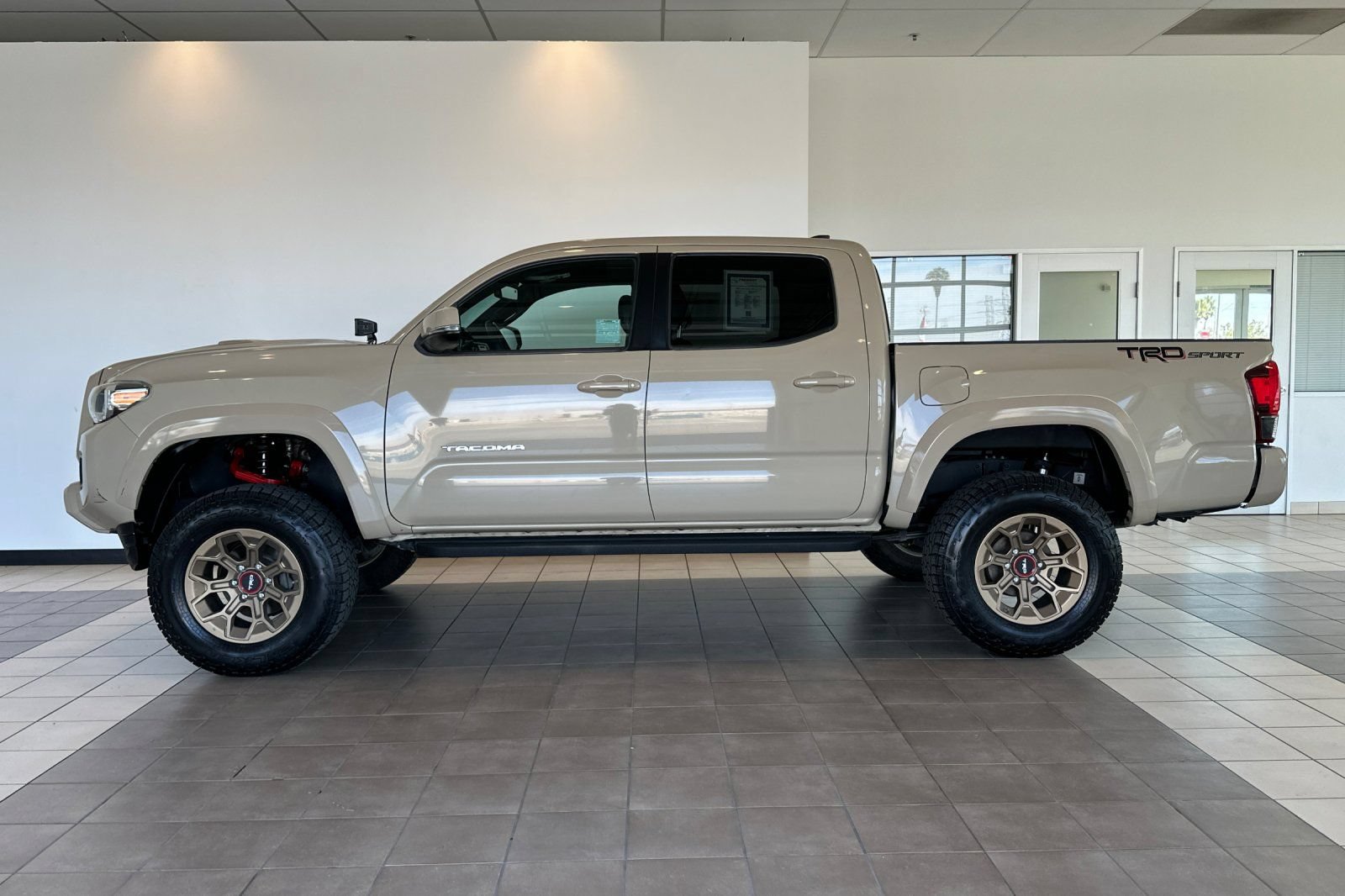 Used 2018 Toyota Tacoma TRD Sport w/ TRD Premium Sport Package RWD image 7