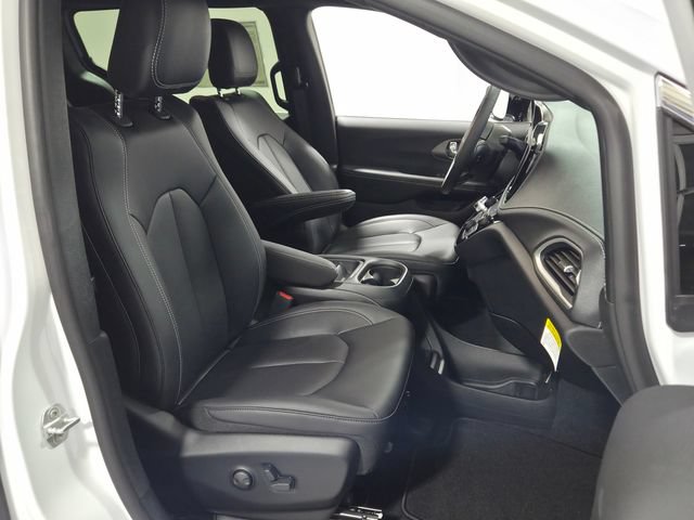 New 2027 Chrysler Pacifica Select w/ Family Tech Group FWD image 21