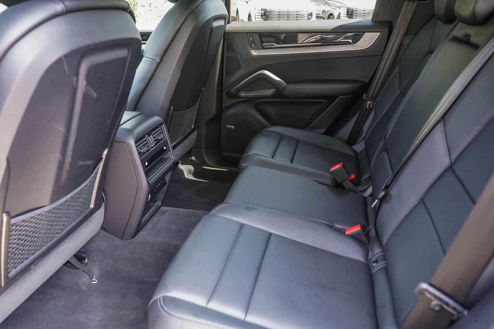 Used 2024 Porsche Cayenne AWD/4WD image 18