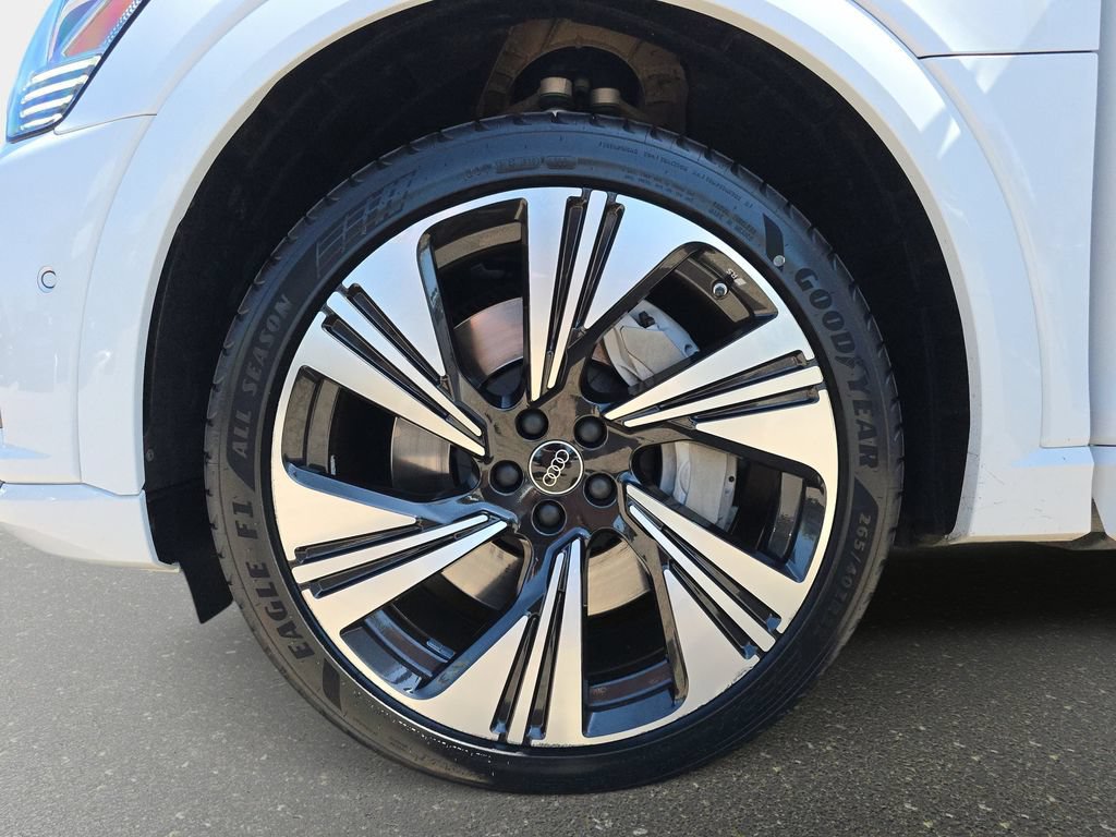 Certified 2024 Audi Q8 e-tron Prestige AWD/4WD image 36
