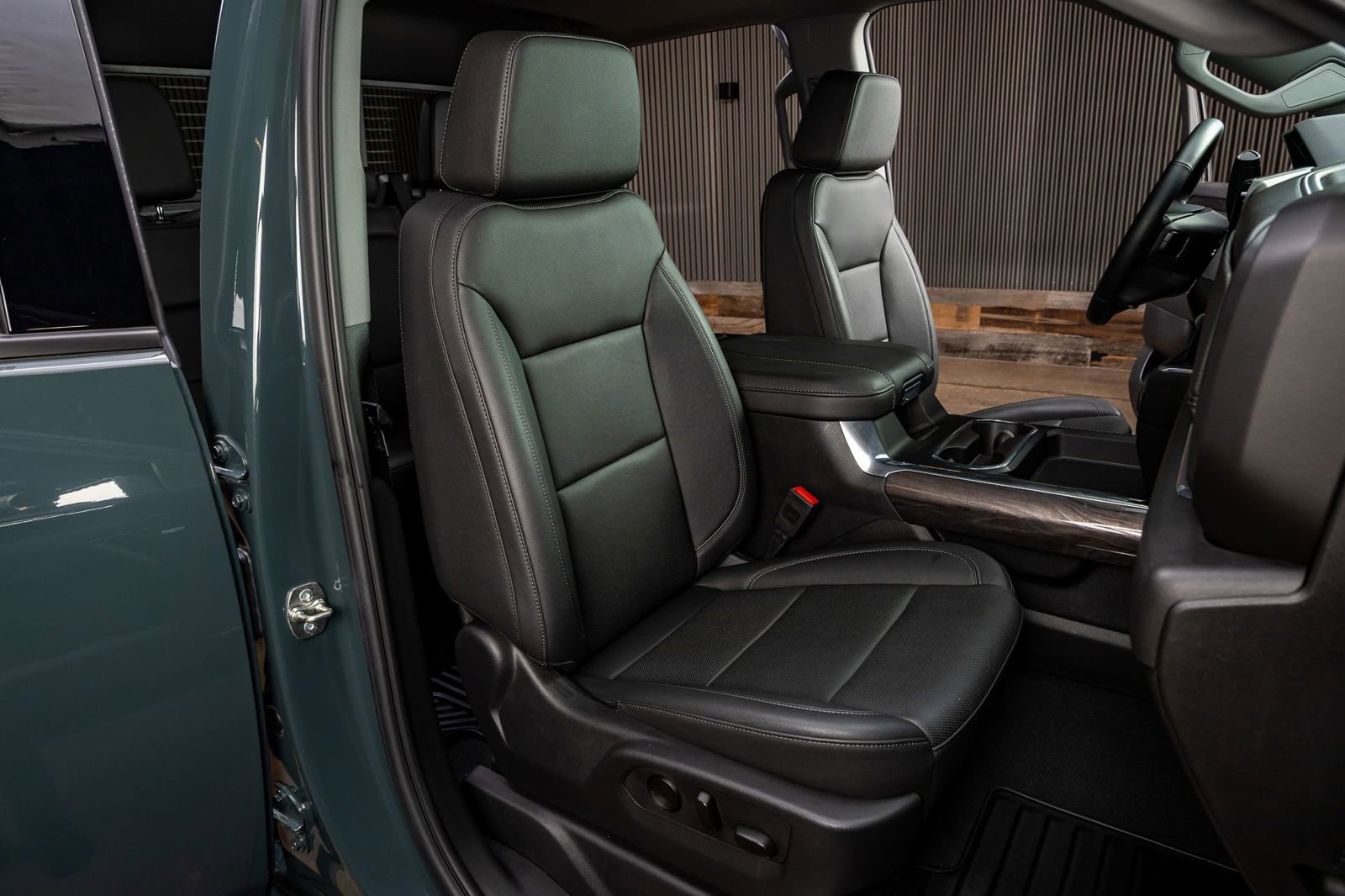 Used 2025 Chevrolet Silverado 3500 LTZ w/ LTZ Plus Package image 31