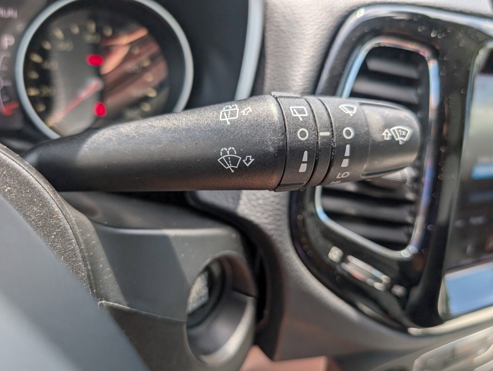 Used 2018 Jeep Compass Limited w/ Navigation Group FWD image 28