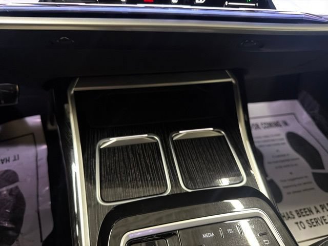 Used 2025 BMW 740i xDrive AWD/4WD image 23