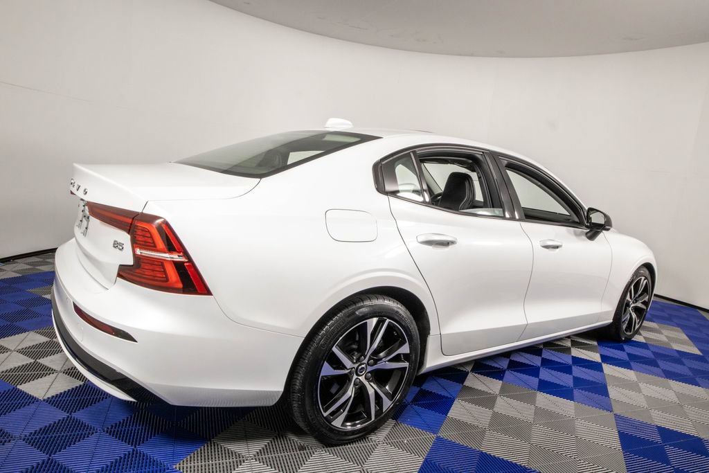Used 2025 Volvo S60 B5 Core FWD image 5