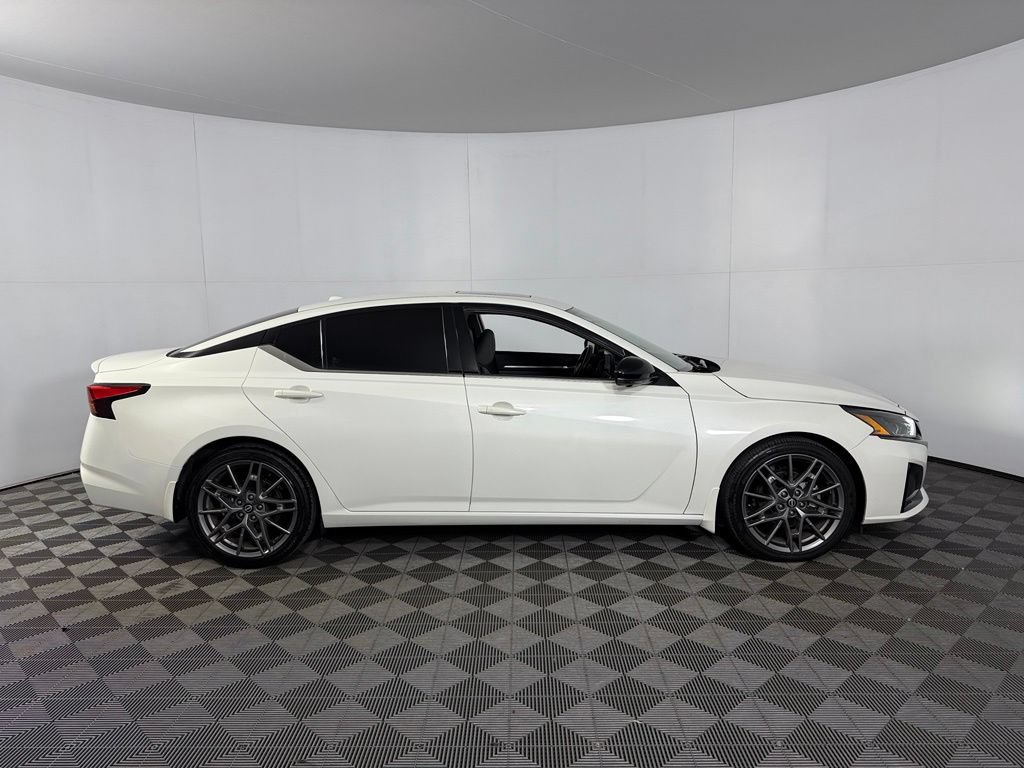 Used 2023 Nissan Altima 2.0 SR FWD image 7