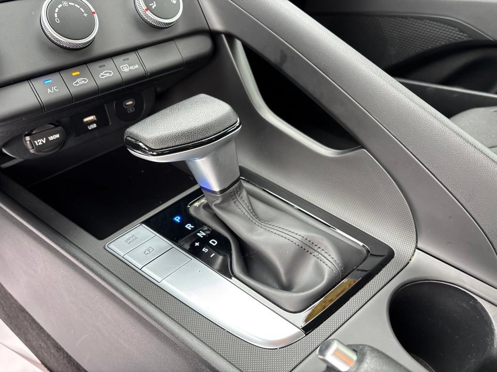Used 2025 Hyundai Elantra SE FWD image 24