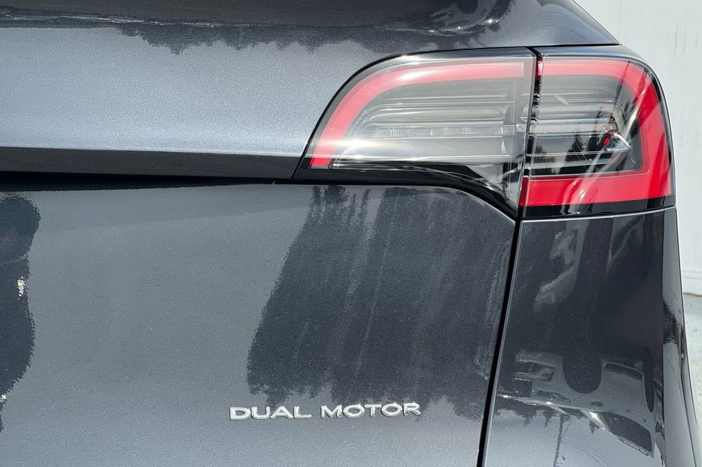 Used 2025 Tesla Model Y Long Range image 25