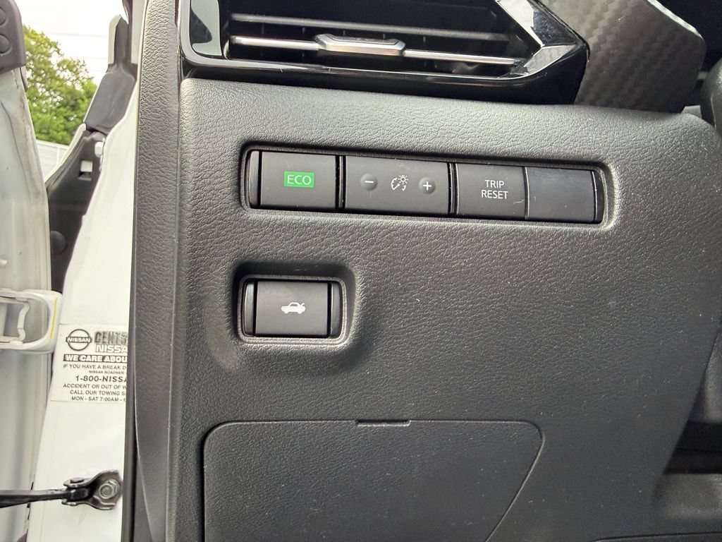 Used 2023 Nissan Sentra SR w/ SR Premium Package FWD image 24