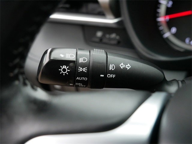 Used 2020 Toyota Highlander LE image 21