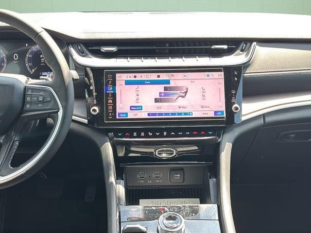 New 2026 Jeep Grand Cherokee L Limited AWD/4WD image 18