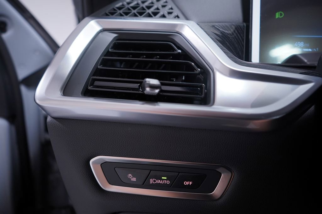 Used 2026 BMW X7 xDrive40i w/ M Sport Package AWD/4WD image 19