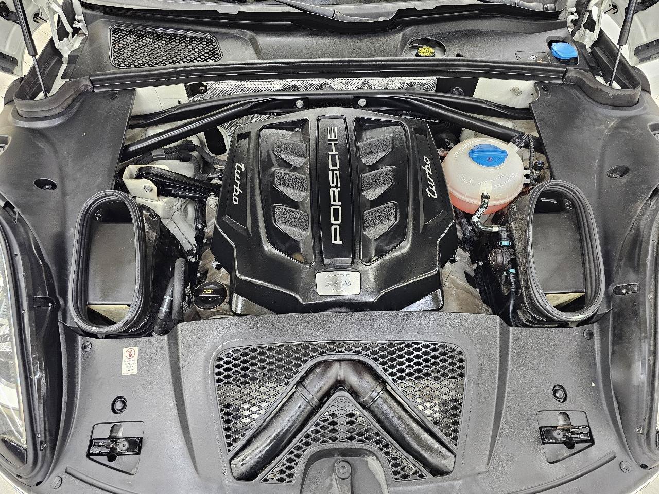 Used 2017 Porsche Macan Turbo AWD/4WD image 43