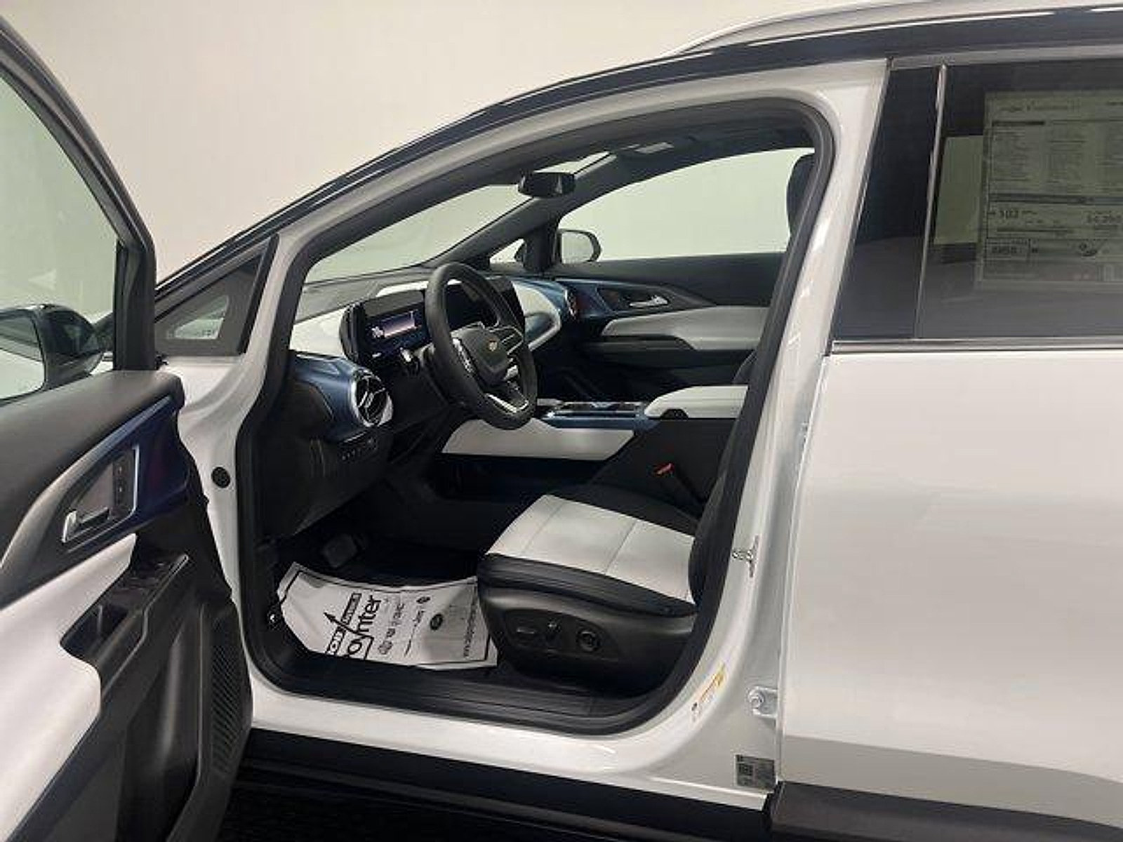 New 2026 Chevrolet Equinox EV LT AWD/4WD image 7