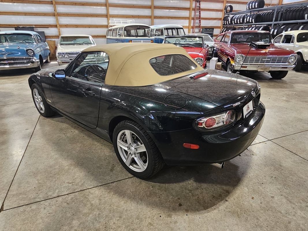 Used 2008 MAZDA MX-5 Miata Sport RWD image 6