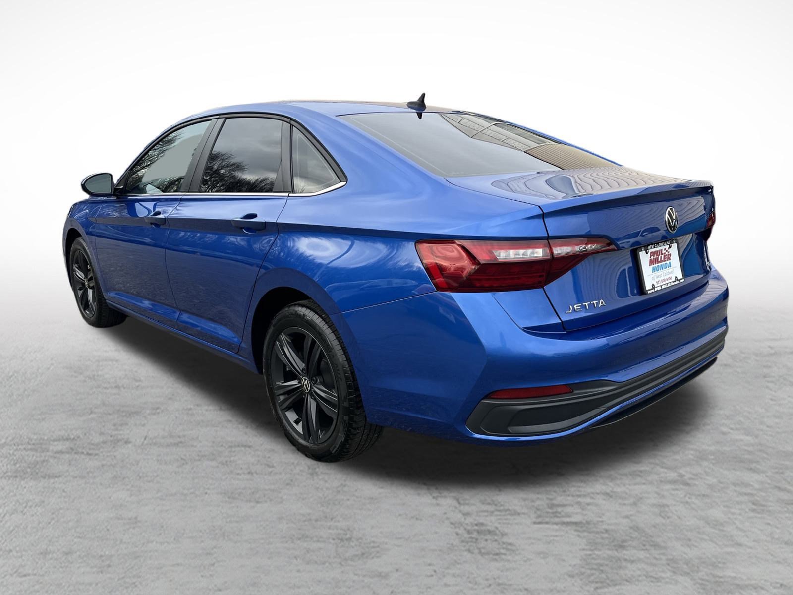 Used 2024 Volkswagen Jetta SE w/ Panoramic Sunroof Package image 5