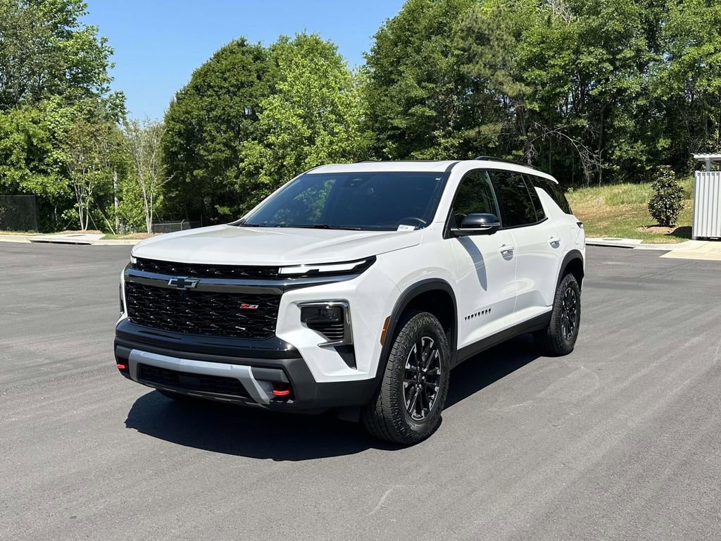 Used 2024 Chevrolet Traverse Z71 AWD/4WD image 3